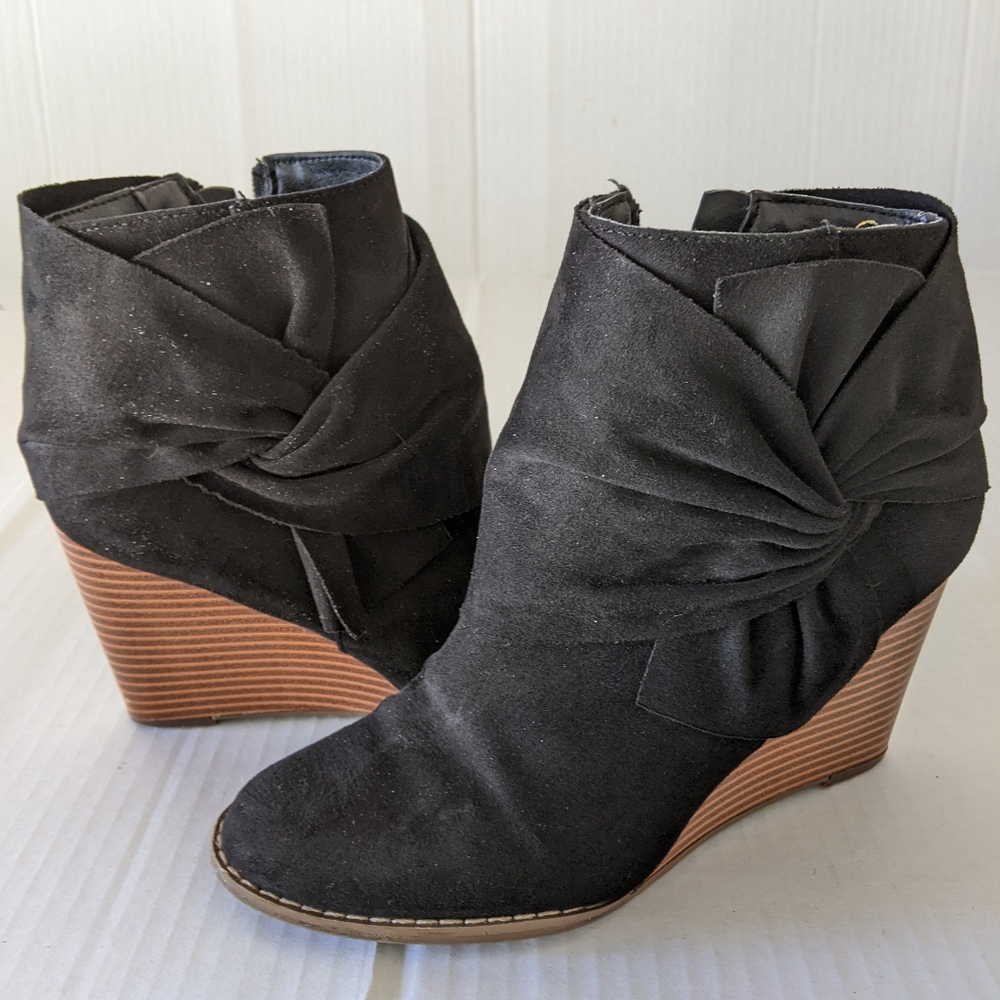 Women's Sole Society Pegie wedge ankle booty with side zipper, black size 8